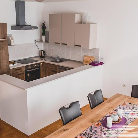 Helles 3 Schlafzimmer Apartment Zwischen Zagreb Zentrum & Natur Exterior foto