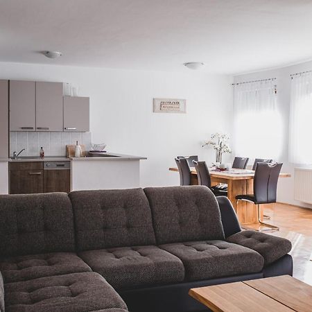 Helles 3 Schlafzimmer Apartment Zwischen Zagreb Zentrum & Natur Exterior foto