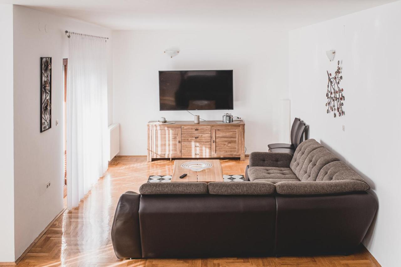 Helles 3 Schlafzimmer Apartment Zwischen Zagreb Zentrum & Natur Exterior foto