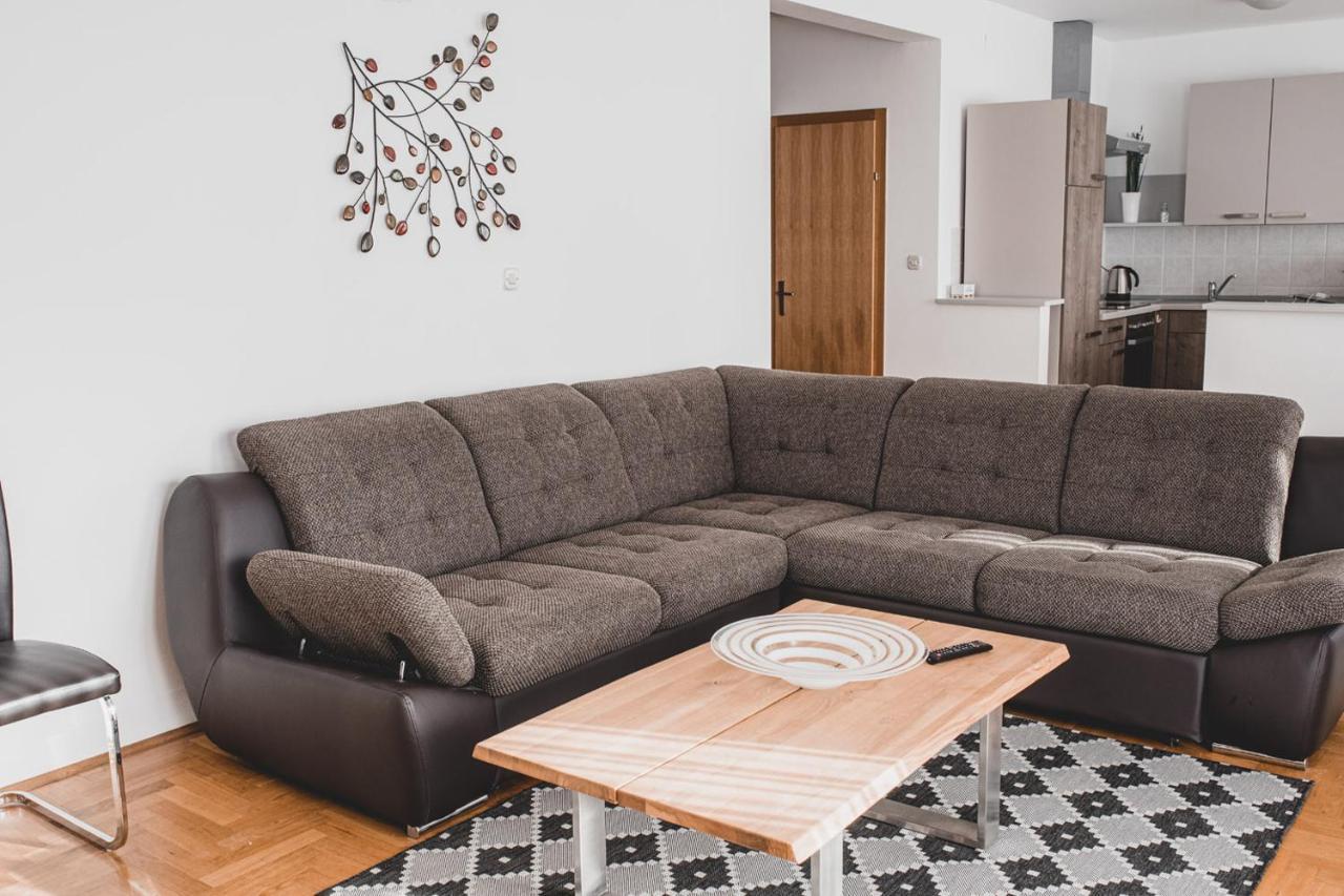Helles 3 Schlafzimmer Apartment Zwischen Zagreb Zentrum & Natur Exterior foto